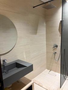 Hotel Villa with Three Bedrooms and Private Pool in Fully Equipped Compound - imej 8