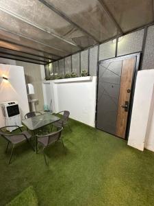 Apartment Consisting of Two Rooms and an External Lounge and Two Bathrooms - image 4