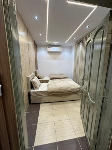Apartment Consisting of Two Rooms and an External Lounge and Two Bathrooms - image 3
