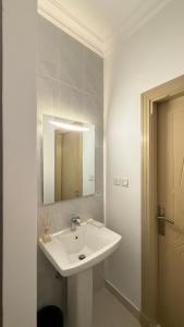 Two Rooms and Kitchen and Living Room Near Al Masjid Al Nabawi - afbeelding 8