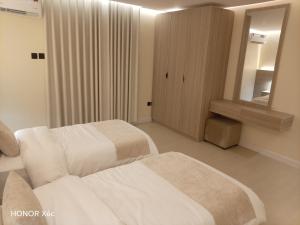 Al Taqwa Hotel Rooms - image 11