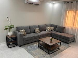 Two-Bedroom and Living Room Apartment with Self Entry - imagen 1