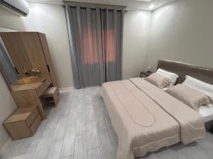Two-Bedroom and Living Room Apartment with Self Entry - imagen 7