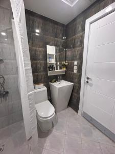 Two-Bedroom and Living Room Apartment with Self Entry - imagen 5