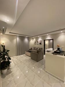 Room and Lounge with Self Entry - imej 1