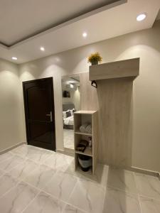 Room and Lounge with Self Entry - imej 10