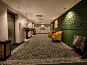 One Inn Hotel Fully Renovated - gambar 47