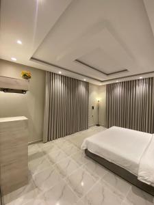 East Residence - image 5