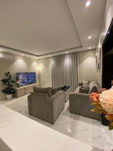 East Residence - image 8