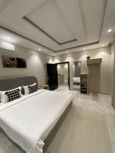 East Residence - image 14