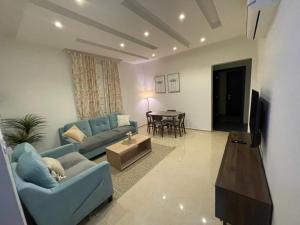 Menzal-M12-211 Two-Bedroom Apartment and Living Room - imagen 5