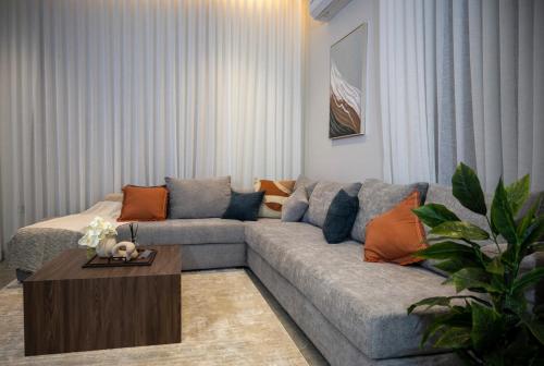 Lovely & Cozy  3-Bedroom Apartment in Almadinah