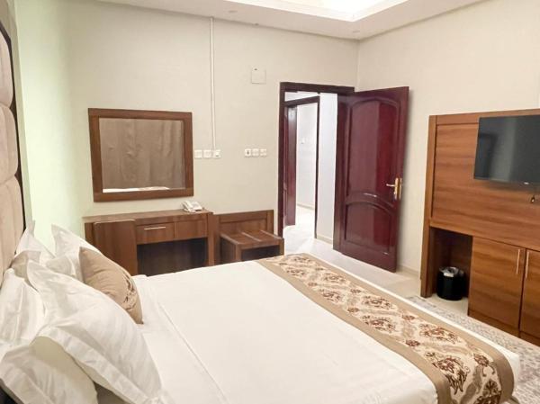 Rawaes Hotel - image 34