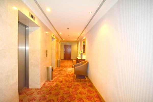 Hayah Grand Hotel - image 7