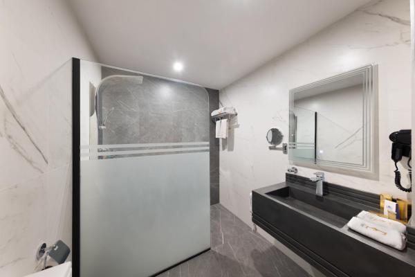 E Hotel - imej 37