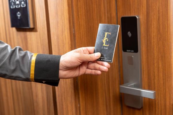 E Hotel - imej 45