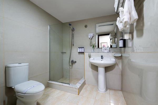 Qasr Al Ansar Golden Tulip Hotel - gambar 49