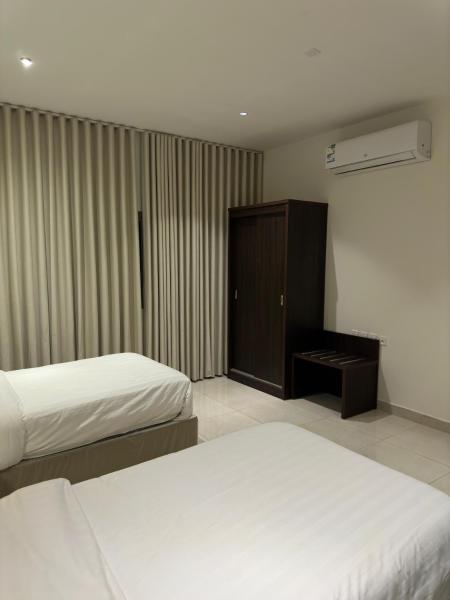 Luxury Apartment with Two Bedrooms, Two Bathrooms, Living Room and Dining Room - görsel 14