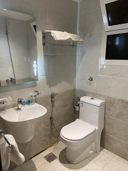 Luxury Apartment with Two Bedrooms, Two Bathrooms, Living Room and Dining Room - görsel 21