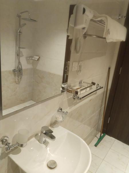 Luxury Apartment with Two Bedrooms, Two Bathrooms, Living Room and Dining Room - görsel 19