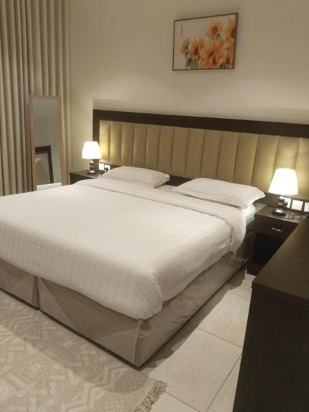 Luxury Apartment with Two Bedrooms, Two Bathrooms, Living Room and Dining Room - görsel 22