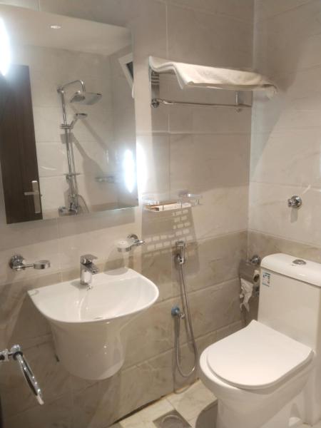 Luxury Apartment with Two Bedrooms, Two Bathrooms, Living Room and Dining Room - görsel 13