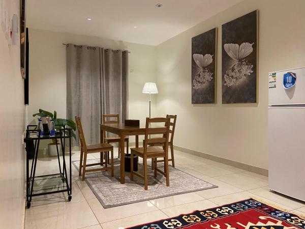 Luxury Apartment with Two Bedrooms, Two Bathrooms, Living Room and Dining Room - görsel 23