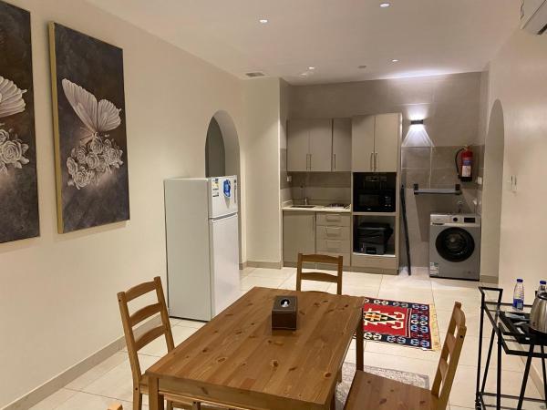 Luxury Apartment with Two Bedrooms, Two Bathrooms, Living Room and Dining Room - görsel 26