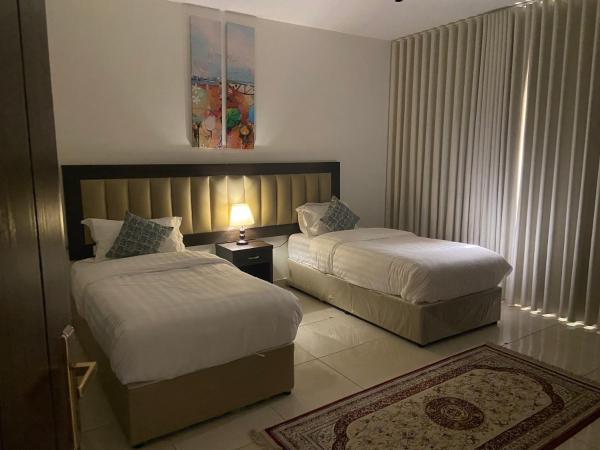 Luxury Apartment with Two Bedrooms, Two Bathrooms, Living Room and Dining Room - görsel 32