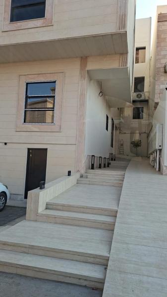 A suite with a room and a lounge with a quiet and modern design - image 18