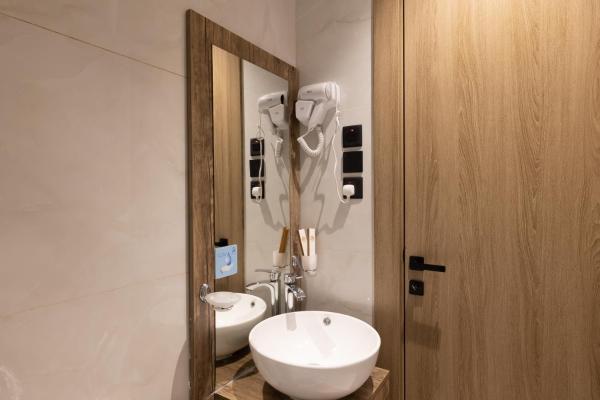 Riwaq Hotel Suites - image 3