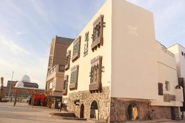Heritage Stay in Al-Mughaislah Cozy First-Floor Room - image 25