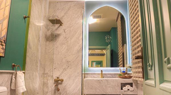 Heritage Stay in Al-Mughaislah Cozy First-Floor Room - image 8