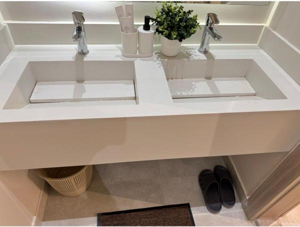 Studio with a king size bed and a sofa that can be converted into a bed - görsel 7
