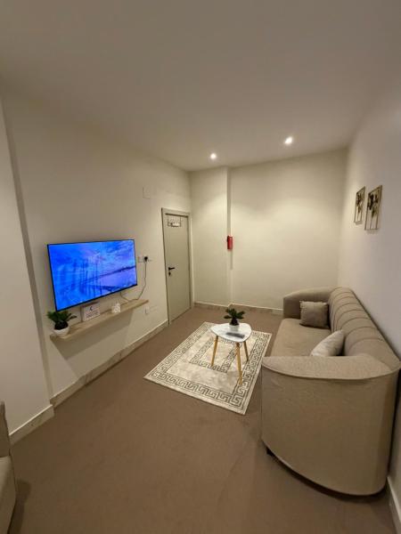 Bedroom and Living Room - imagen 1