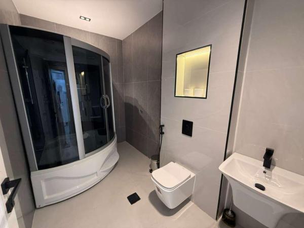 Aurion Grand Villa - 12BR Estate with Rooftop - Uhud Views & Private Elevator - image 19