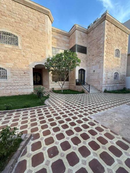 Aurion Grand Villa - 12BR Estate with Rooftop - Uhud Views & Private Elevator - image 18