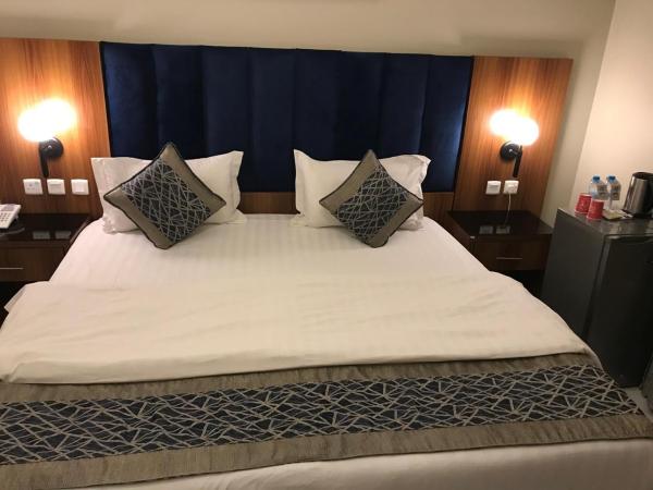 Azar Serviced Apartments - gambar 25
