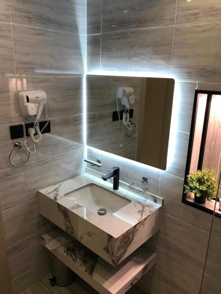 Azar Serviced Apartments - gambar 19