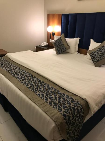 Azar Serviced Apartments - gambar 35