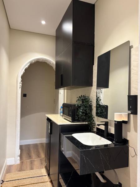 Quiet Bedroom and Sitting Area Apartment - gambar 6