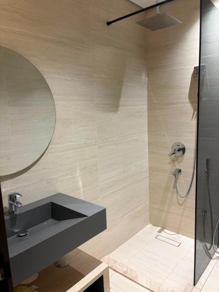 Hotel Villa with Three Bedrooms and Private Pool in Fully Equipped Compound - imej 8