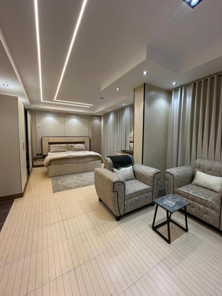 Apartment Consisting of Two Rooms and an External Lounge and Two Bathrooms - image 2