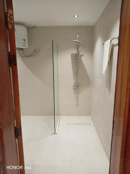 Al Taqwa Hotel Rooms - image 12