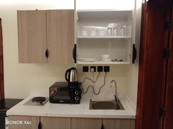 Al Taqwa Hotel Rooms - image 9