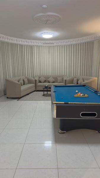 Apartment with a Master Bedroom and Living Room with Self-Entry - gambar 9