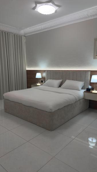 Apartment with a Master Bedroom and Living Room with Self-Entry - gambar 12
