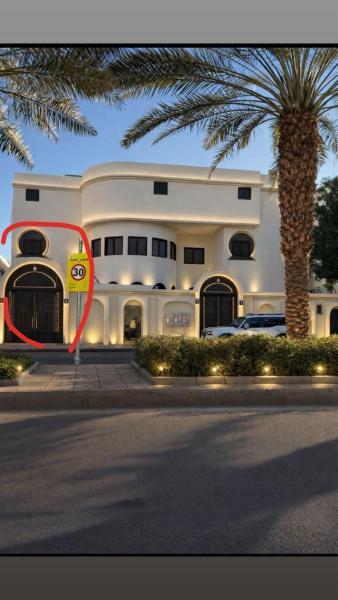 Apartment with a Master Bedroom and Living Room with Self-Entry - gambar 2