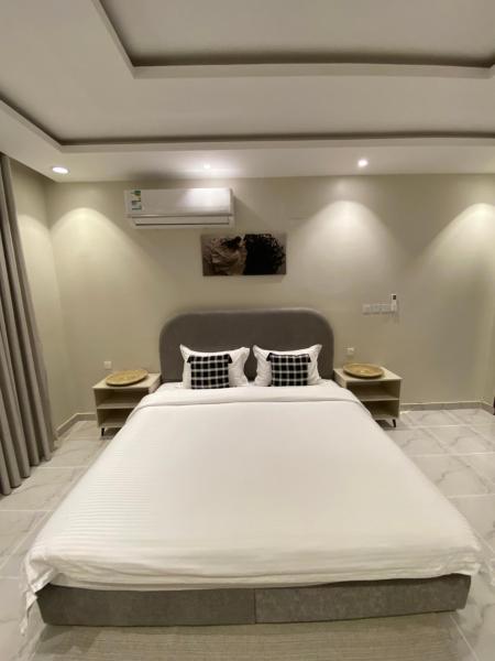 Room and Lounge with Self Entry - imej 5