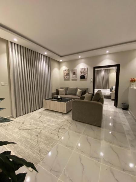 Room and Lounge with Self Entry - imej 2